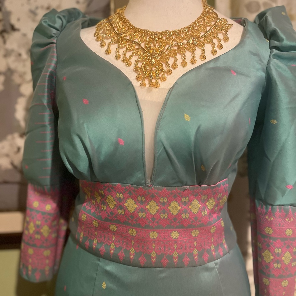 Elegant Teal and Pink Wedding Dress